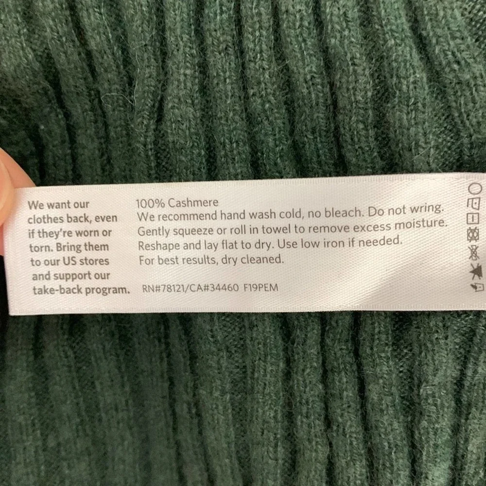 Eileen Fisher Seamless Italian Cashmere Sweater (NWT)‎